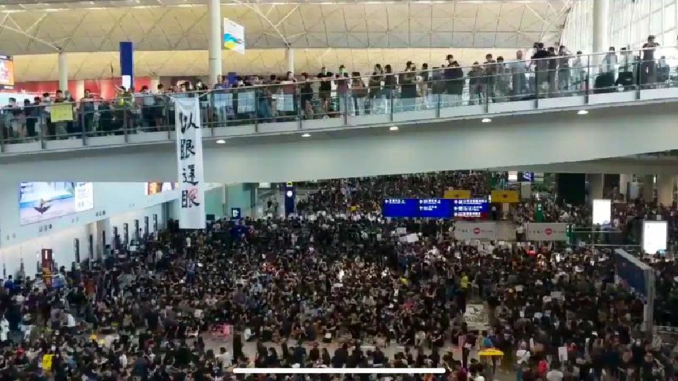 ระส่ำหนัก! 60 เที่ยวบินไทย-ฮ่องกงยกเลิก