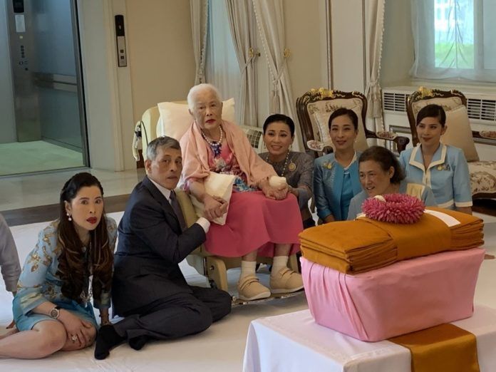 ปีติ 'สมเด็จพระบรมราชชนนีพันปีหลวง' ทรงบำเพ็ญพระราชกุศลเนื่องในวันเฉลิมพระชนมพรรษา