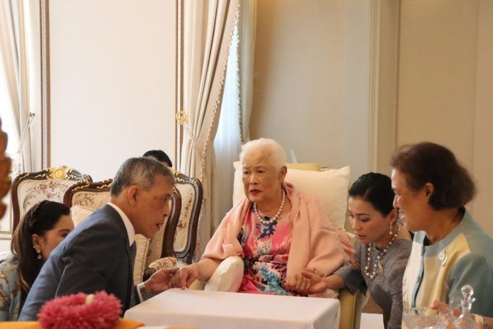 ปีติ 'สมเด็จพระบรมราชชนนีพันปีหลวง' ทรงบำเพ็ญพระราชกุศลเนื่องในวันเฉลิมพระชนมพรรษา