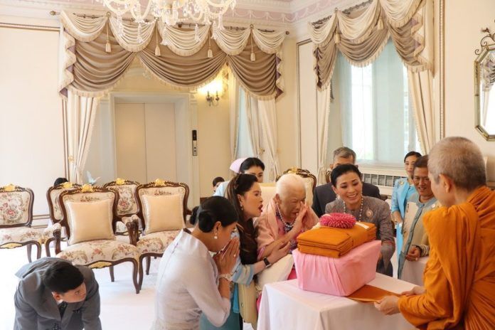 ปีติ 'สมเด็จพระบรมราชชนนีพันปีหลวง' ทรงบำเพ็ญพระราชกุศลเนื่องในวันเฉลิมพระชนมพรรษา