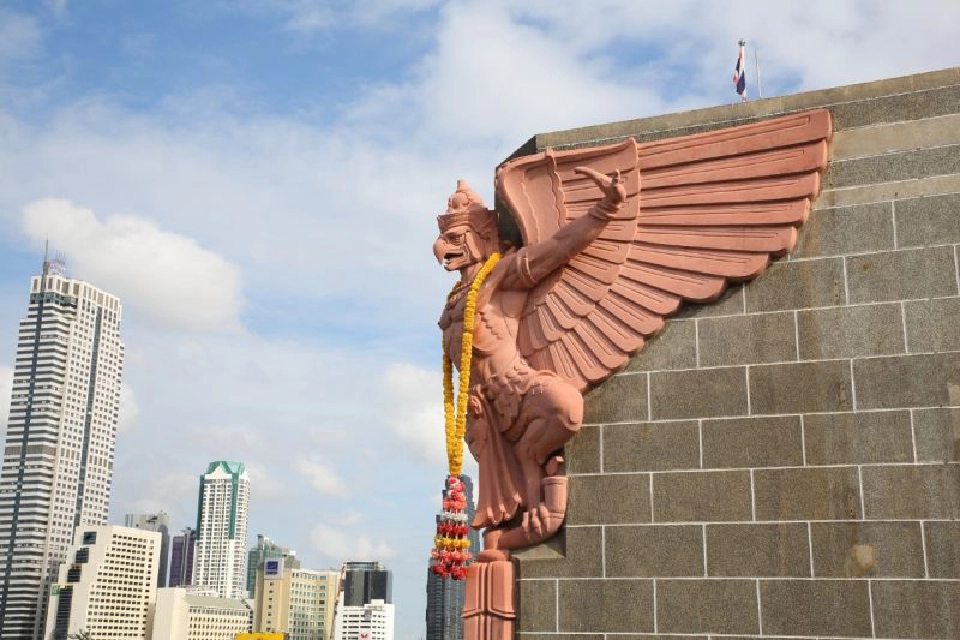 เจิดจรัสย่านเจริญกรุง! กับเสน่ห์งานสถาปัตย์ @ ไปรษณีย์กลาง พร้อมชมและเก็บภาพทุกมุมสวย