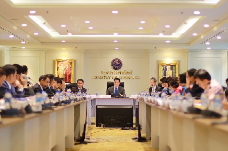 กรอ.พาณิชย์ตั้งวอร์รูมสู้ศึกค้าโลก "จุรินทร์"คงเป้าส่งออกโต 3%