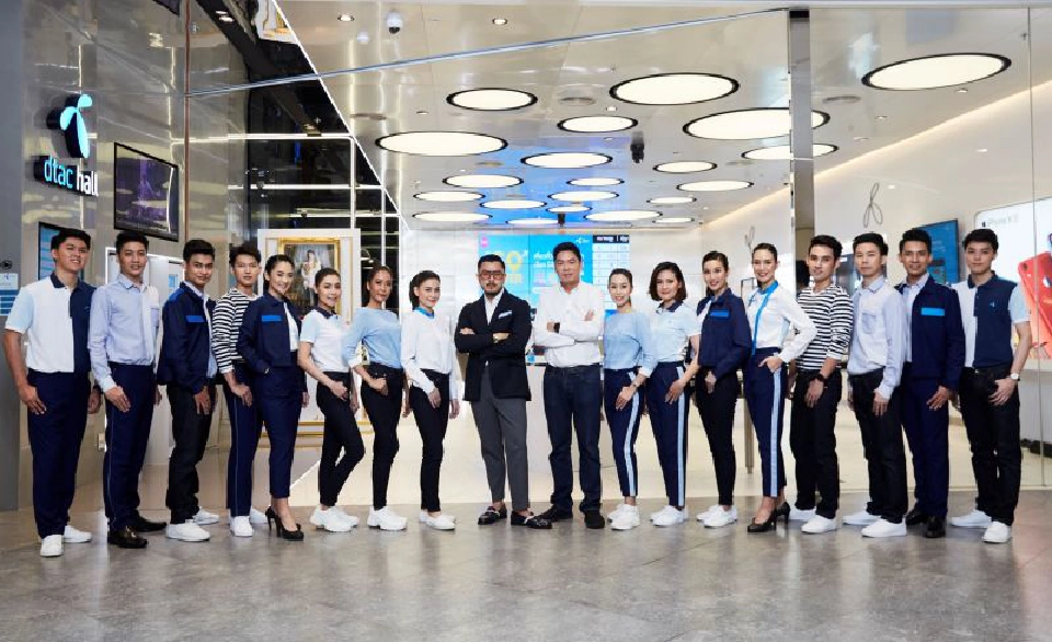 ดีแทค ดึง “หมู อาซาว่า” ออกแบบชุดยูนิฟอร์มใหม่ 