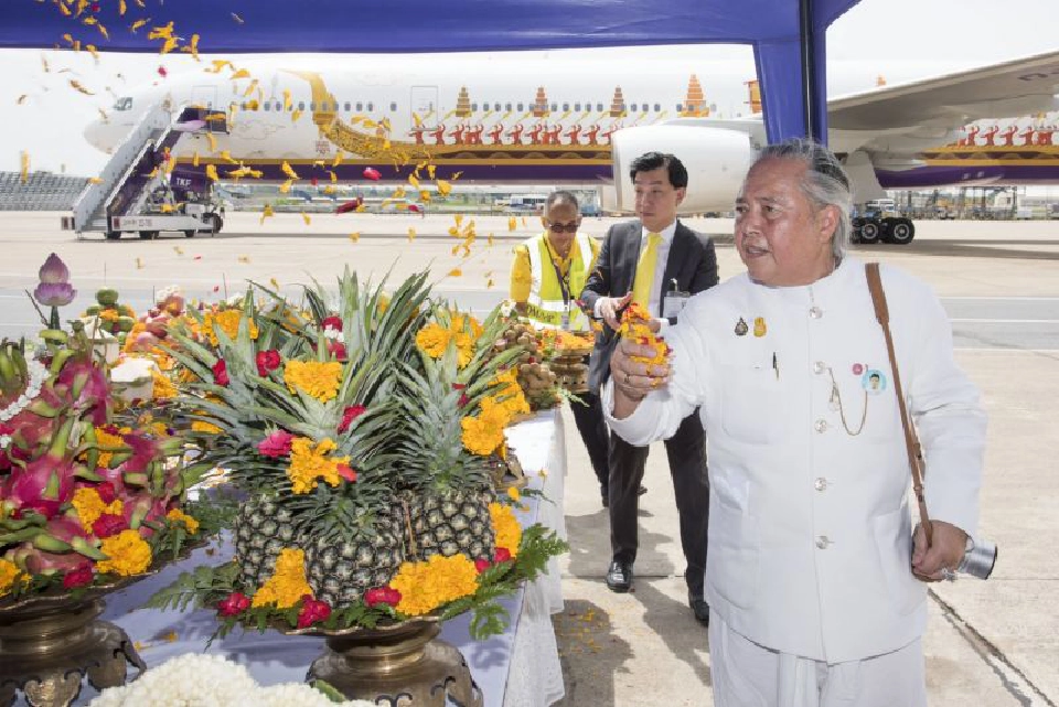 ครั้งแรก! ภาพวาดพระที่นั่งสุพรรณหงส์บนเครื่อง 'การบินไทย'