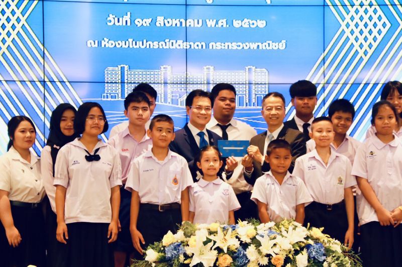 จุรินทร์ เดินหน้าผลักดันพาณิยช์4.0 เน้นวางรากฐานระบบเศรษฐกิจ