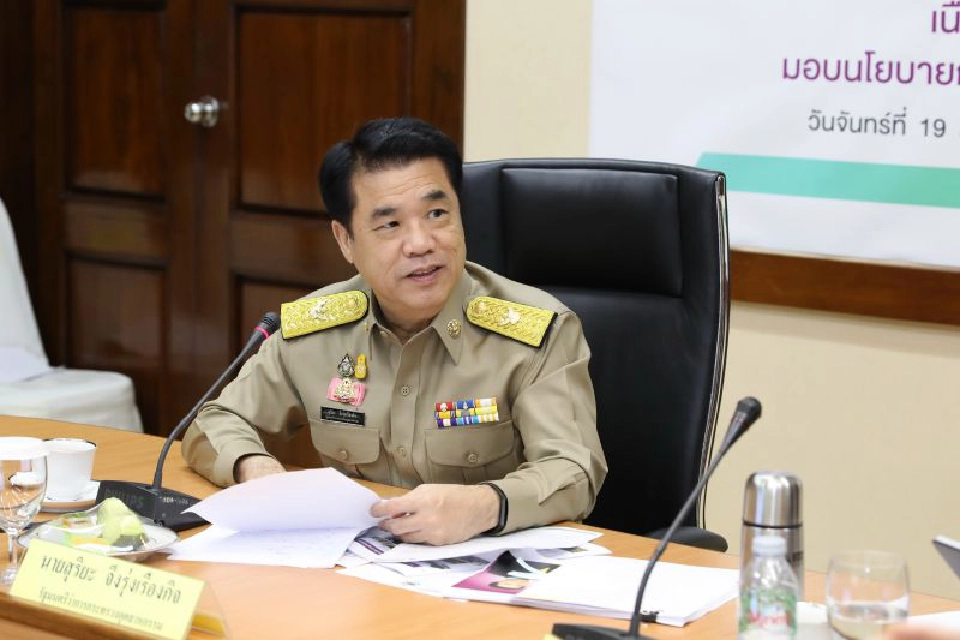 นายสุริยะ  จึงรุ่งเรืองกิจ 