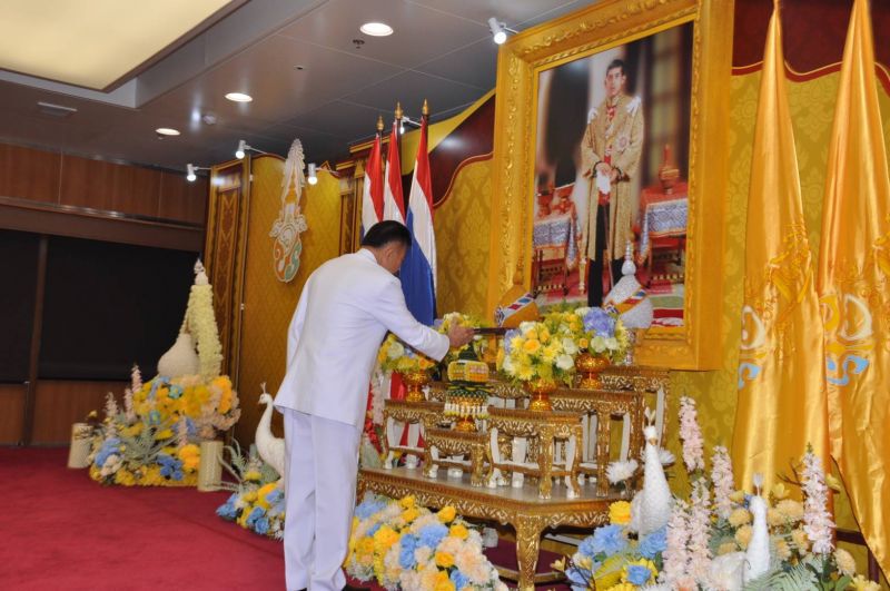 โปรดเกล้าฯ“สมพงษ์ อมรวิวัฒน์”นั่ง“ผู้นำฝ่ายค้าน”