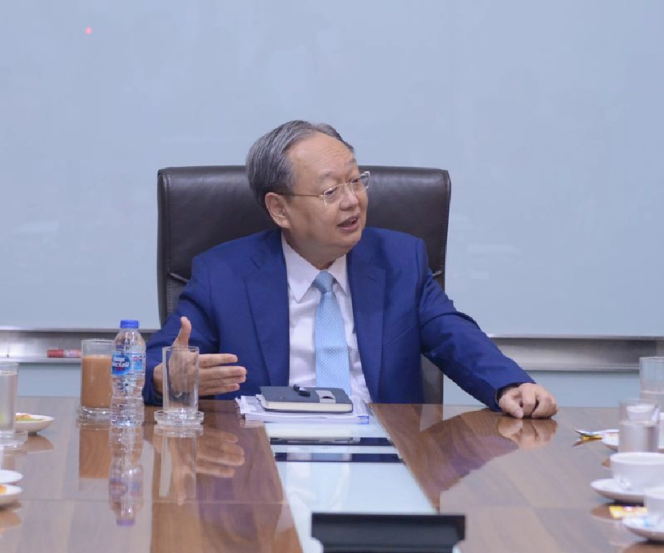 นายสนธิรัตน์ สนธิจิรวงศ์ 