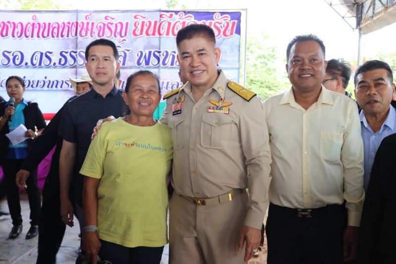 “ธรรมนัส”มอบที่ทำกิน 105 ราย ลั่นทวงคืนผืนป่าไม่กลัวนายทุน