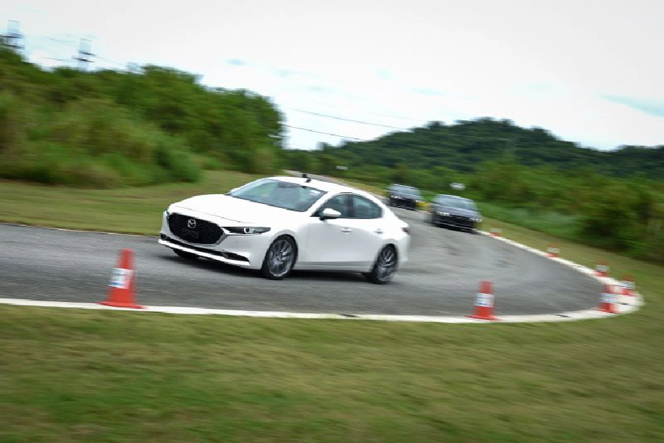 "มาสด้า3"โฉมใหม่ไร้ SKYACTIV X