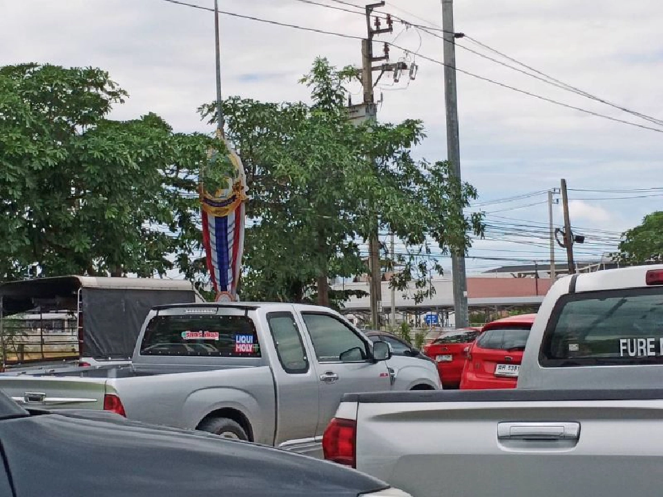 ศึก'ทอท.-เซ็นทรัล วิลเลจ'  ชาวบ้านอ่วม! รถติดกว่า 1 กม.