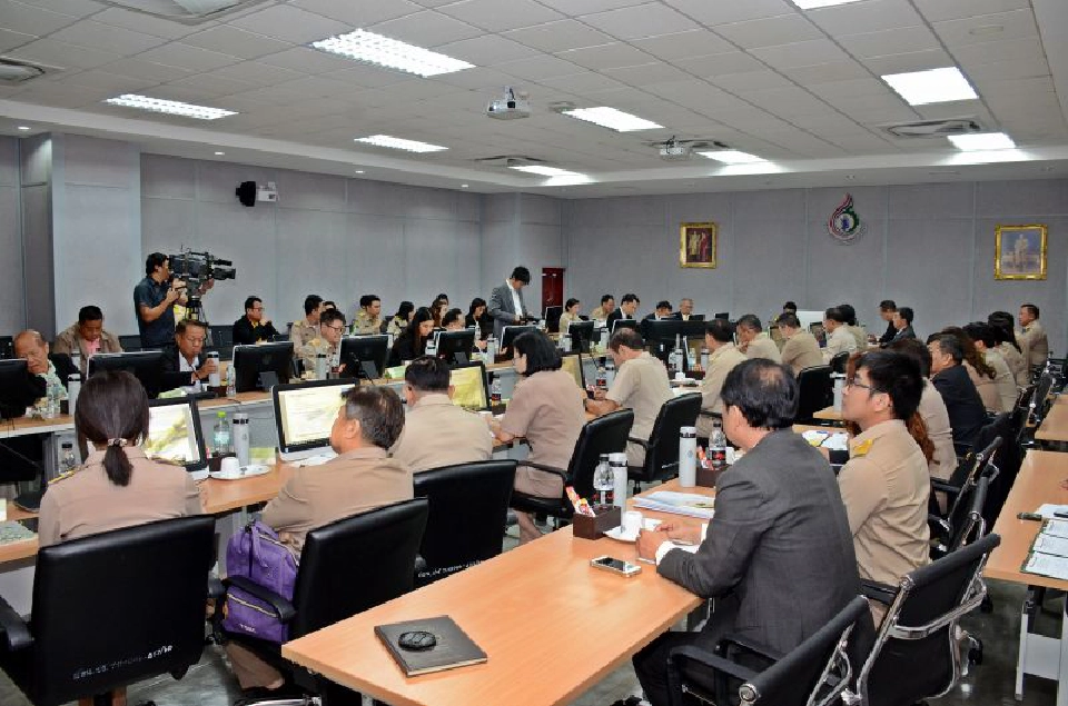 “สุริยะ”สั่งสอน.ดูแนวทางช่วยเหลือราคาอ้อย