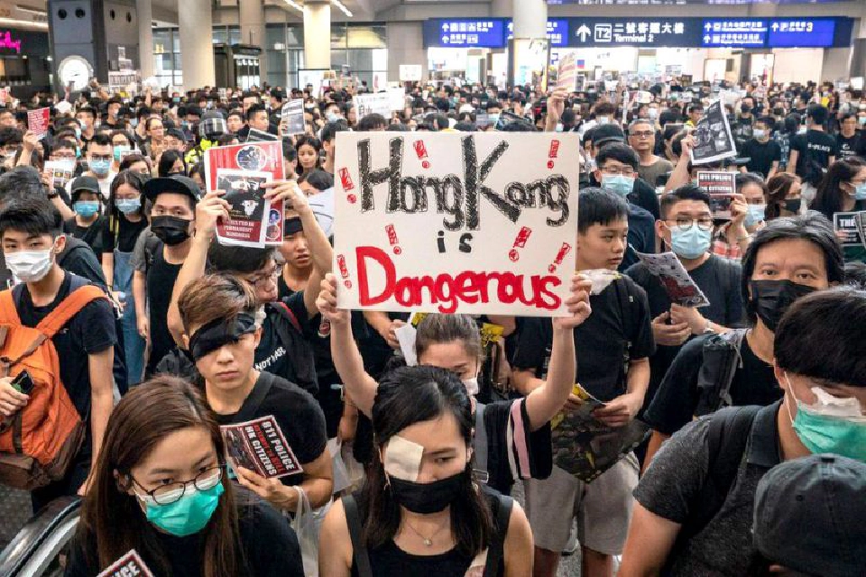 ประท้วงฮ่องกงยังไม่เห็นทางออก  จีนส่งกองทัพปราบไม่ใช่คำตอบ