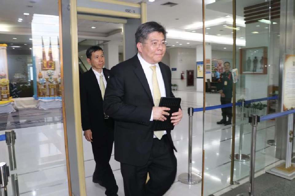 ศาลปกครองยังไม่มีคำสั่ง "เซ็นทรัล-AOT"ลุ้นต่อ