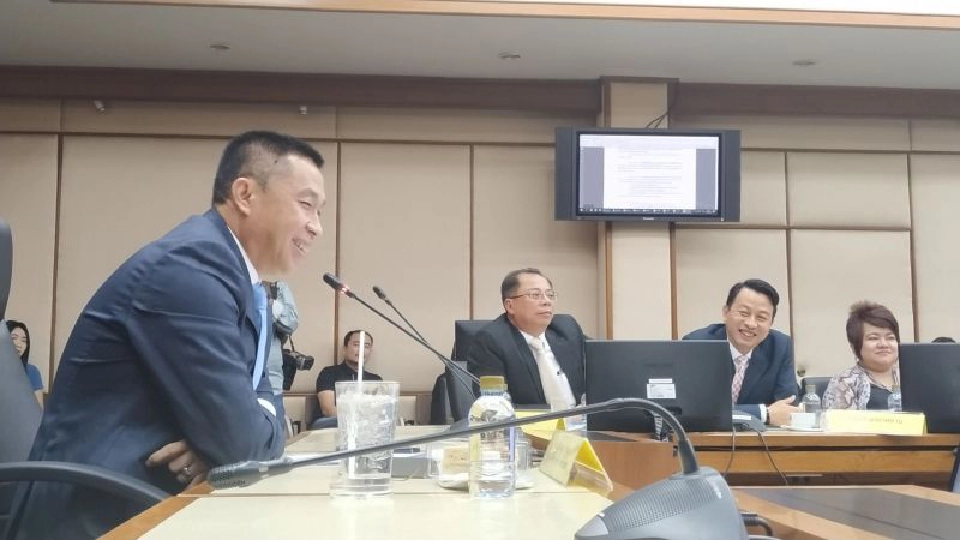 หมัดต่อหมัด! 24 ชม.ก่อนเปิด "เซ็นทรัลวิลเลจ" 