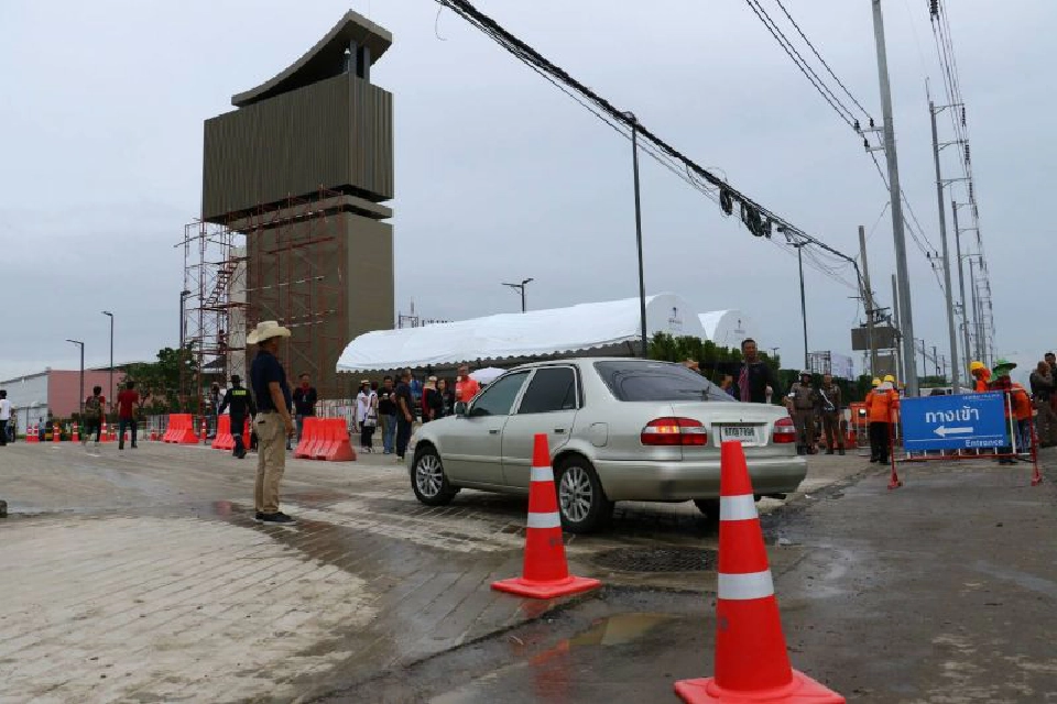 หมัดต่อหมัด! 24 ชม.ก่อนเปิด "เซ็นทรัลวิลเลจ" 