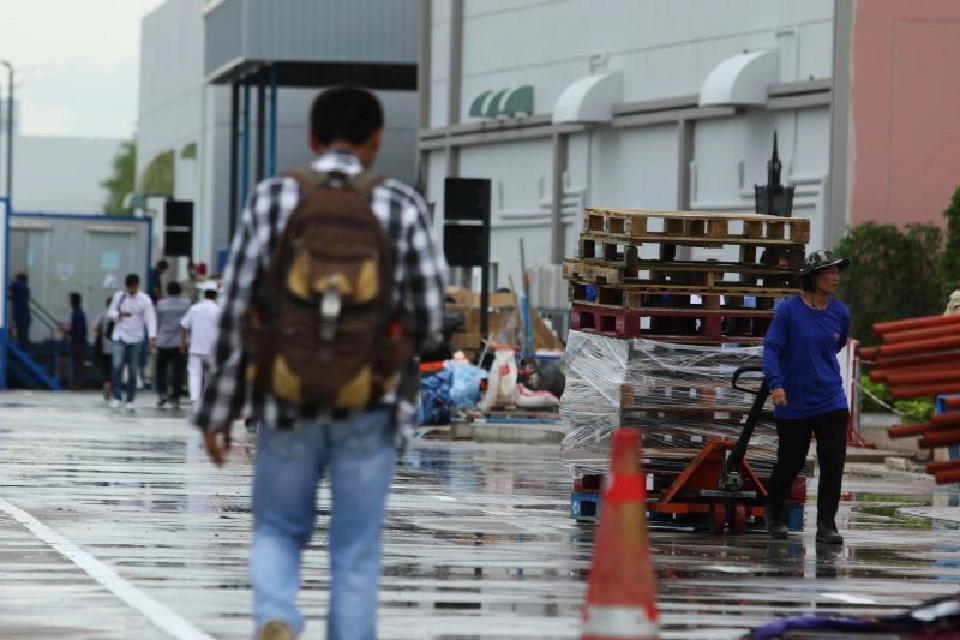 หมัดต่อหมัด! 24 ชม.ก่อนเปิด "เซ็นทรัลวิลเลจ" 