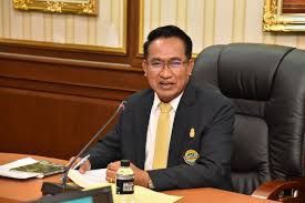 ปศุสัตว์ระดมฟางแห้งแจกเกษตรผู้เลี้ยงวัวภาคอีสาน