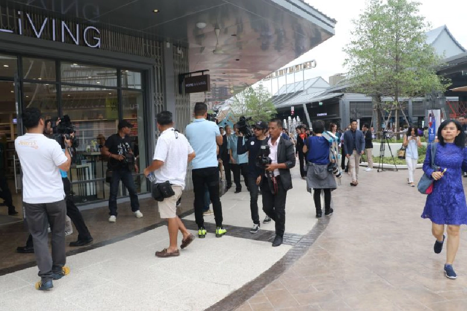 "เซ็นทรัล วิลเลจ"เปิดแล้ว มั่นใจวันแรกนักช้อปทะลุ 2 หมื่นคน