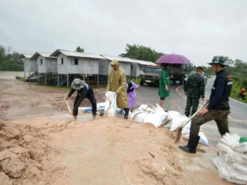พนังกันน้ำพัง"กรมชล"เร่งช่วยชาวบ้านร้อยเอ็ด