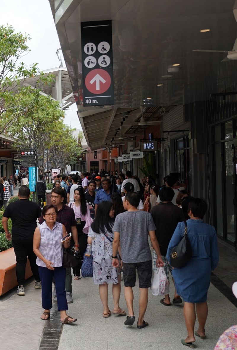 “เซ็นทรัล วิลเลจ” สุดแรง!  นักช้อปทะลุ 3 หมื่น  สินค้าขาด เร่งสต็อกเพิ่ม