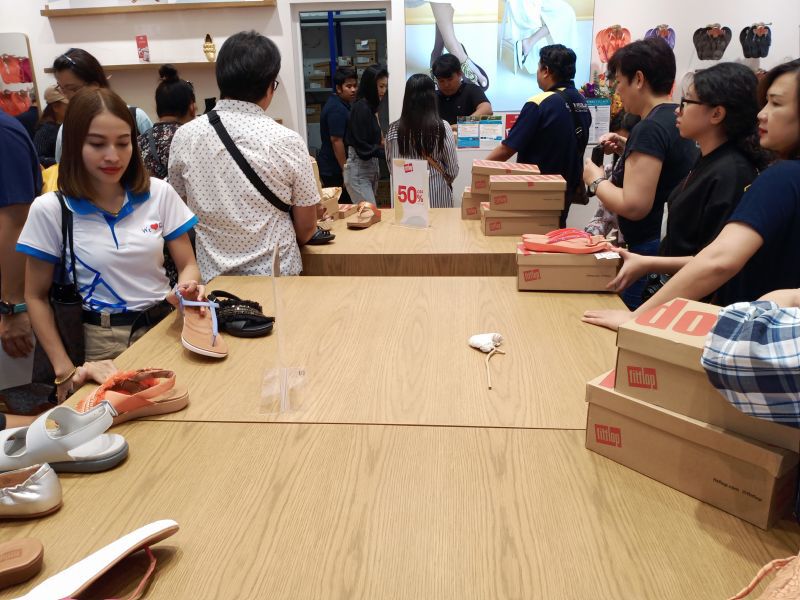 “เซ็นทรัล วิลเลจ” สุดแรง!  นักช้อปทะลุ 3 หมื่น  สินค้าขาด เร่งสต็อกเพิ่ม