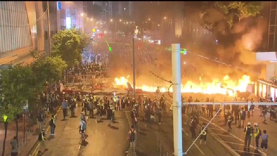 สถานกงสุลใหญ่เตือนคนไทยระวัง ชุมนุมฮ่องกงยกระดับรุนแรง-ตร.สลายม็อบ