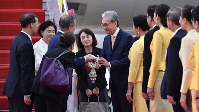 “สมคิด” ต้อนรับปธน.เกาหลีใต้ เยือนไทยในรอบ7ปี “สมคิด” ต้อนรับปธน.เกาหลีใต้ เยือนไทยในรอบ7ปี