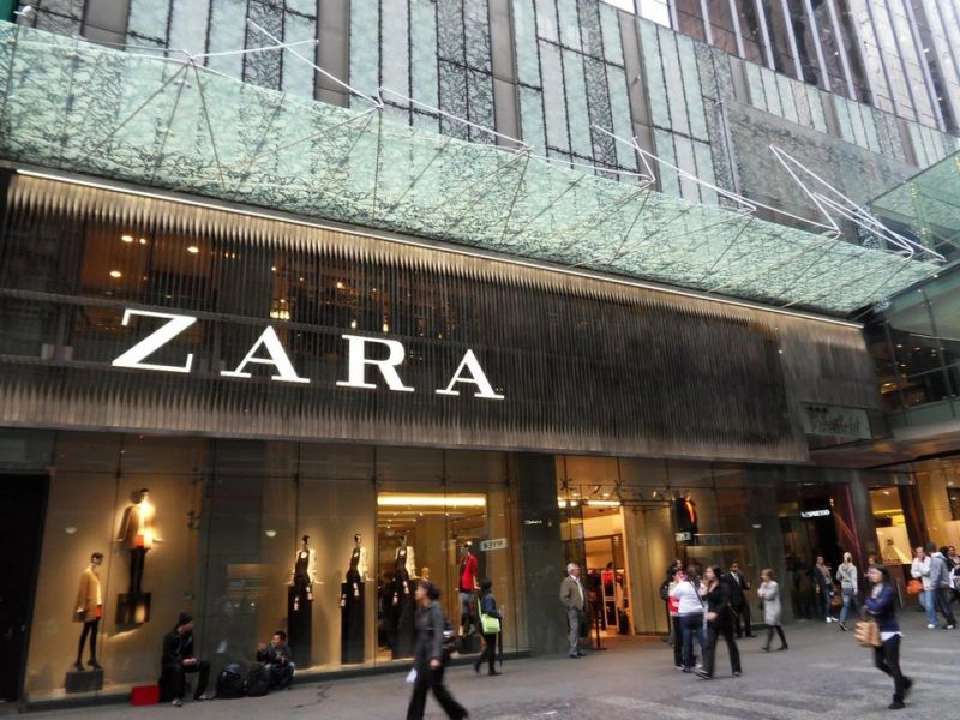 อยู่ยากแล้ว สื่อจีนอัดแบรนด์ดัง Zara เข้าข้างผู้ชุมนุม