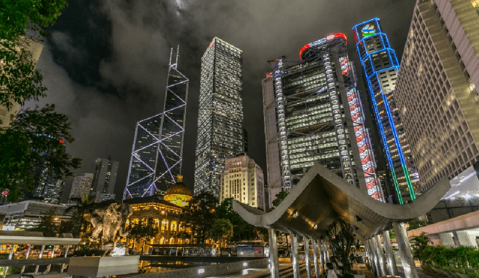 เศรษฐกิจฮ่องกงยังถูกปกคลุมด้วยเมฆฝนอึมครึมของวิกฤติทางสังคมและการเมือง