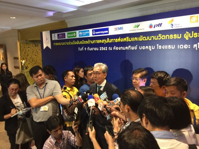 "สมคิด" ปัดให้ความเห็น ผลโพลรัฐบาลสอบตกเศรษฐกิจ