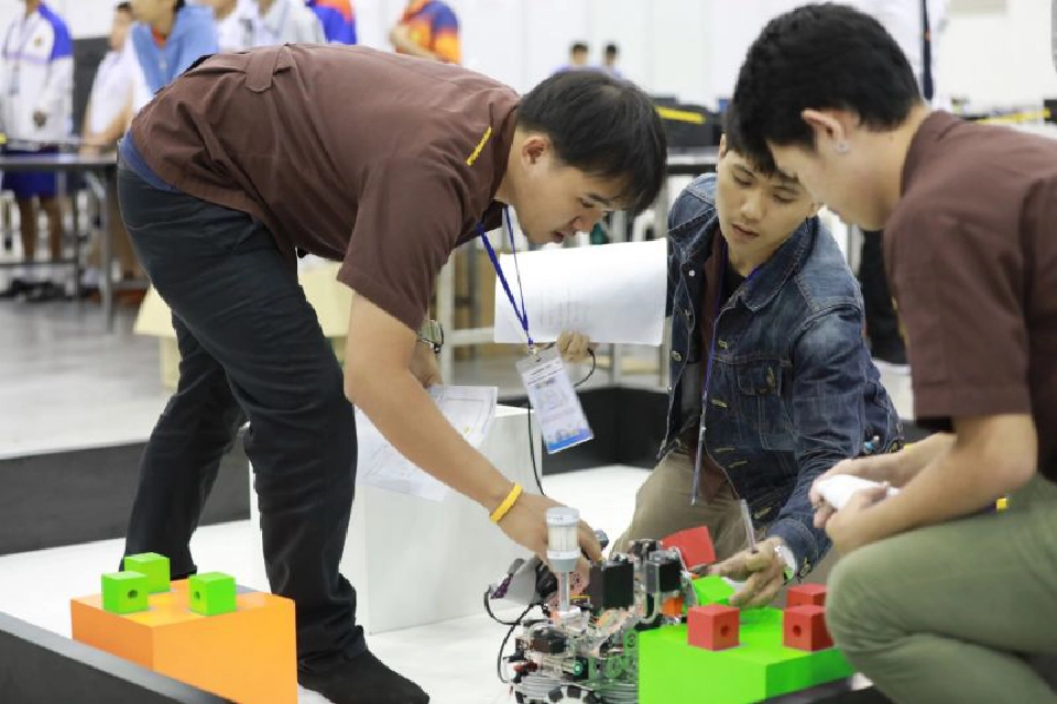 KMIDSคว้าตัวแทนประเทศไทยแข่งหุ่นยนต์ระดับโลก