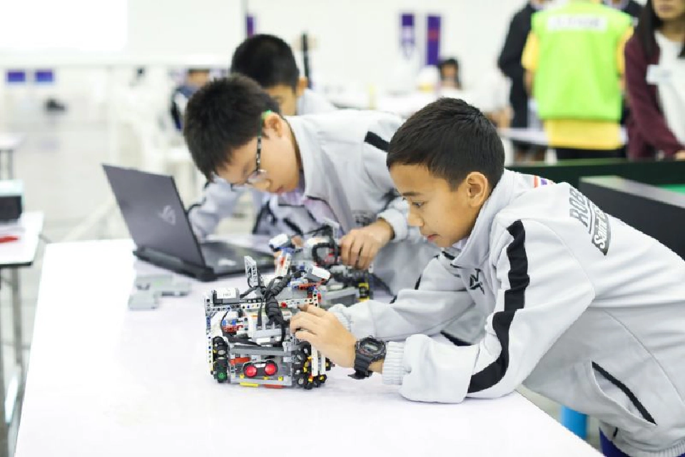 KMIDSคว้าตัวแทนประเทศไทยแข่งหุ่นยนต์ระดับโลก