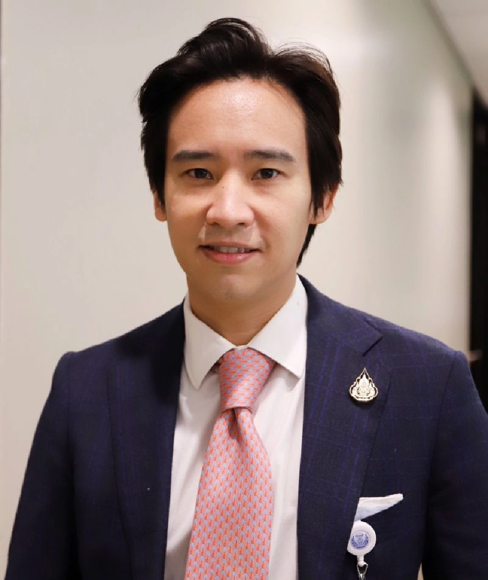 พิธา ลิ้มเจริญรัตน์ 