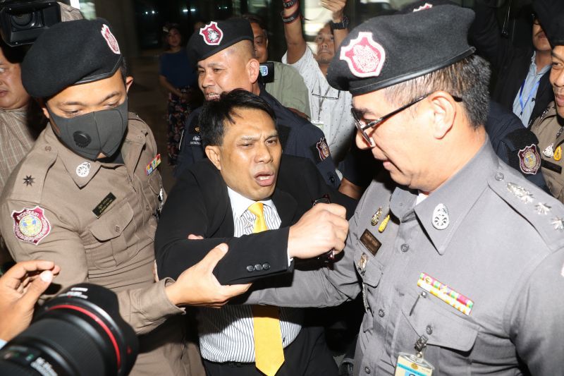 ตร.สภารวบ "หมอธีร์" หลังแฉ "เสรีพิศุทธ์"