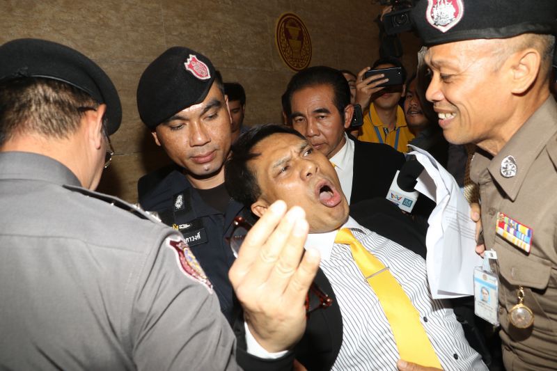 ตร.สภารวบ "หมอธีร์" หลังแฉ "เสรีพิศุทธ์"