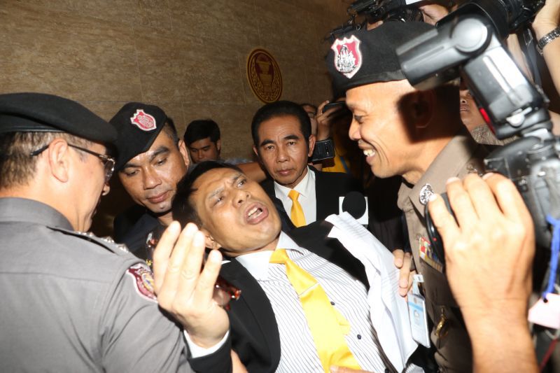 ตร.สภารวบ "หมอธีร์" หลังแฉ "เสรีพิศุทธ์"
