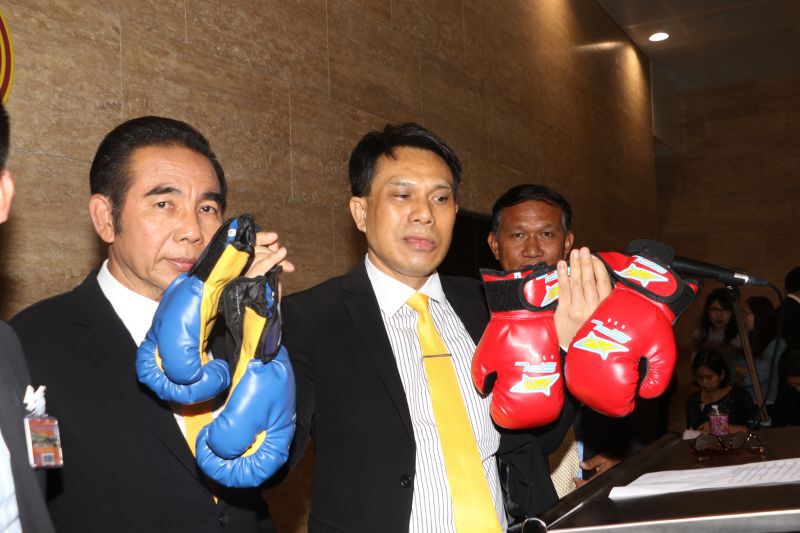 ตร.สภารวบ "หมอธีร์" หลังแฉ "เสรีพิศุทธ์"