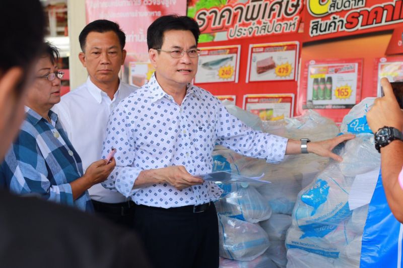 “จุรินทร์”นำของจากพรรคปชป.ช่วยภัยน้ำท่วมที่ภาคอีสาน