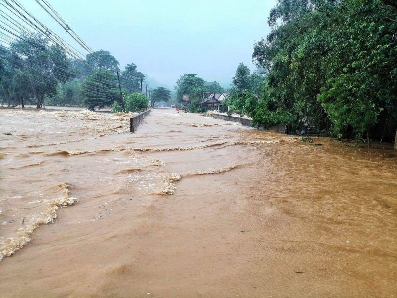 ฝน-น้ำป่า ถล่ม เกาะช้างสะพานขาด (มีคลิป) 