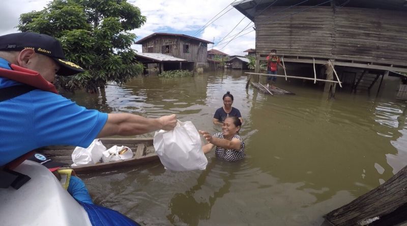 “ท้อป วราวุธ”ผนึกกำลัง ทส. ชาติไทยพัฒนา ลุยช่วยน้ำท่วมอุบลฯ 