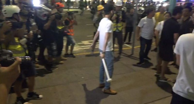 ฮ่องกงปะทะเดือด สถานกุงสุลใหญ่ เตือน "อย่าเข้า" พื้นที่ชุมนุม