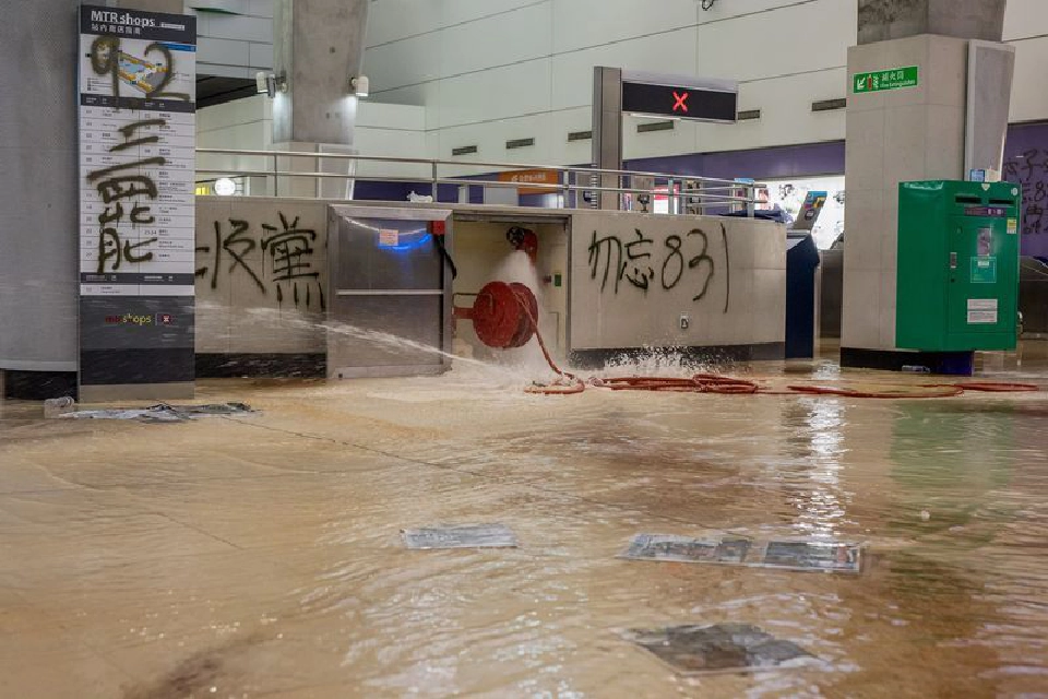 รถไฟฮ่องกงตกราง เจ็บ 8 ยังไม่ฟันธงเป็นอุบัติเหตุ