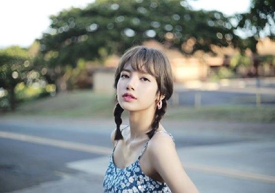 “ลิซ่า”แบล็คพิ้ง บริจาคช่วยน้ำท่วม 1 แสนบาท