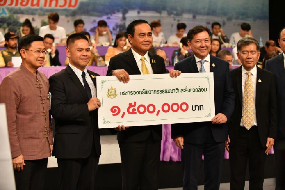 เปิดรายชื่อ "บิ๊กเนม" ลงขันบริจาคช่วยน้ำท่วม