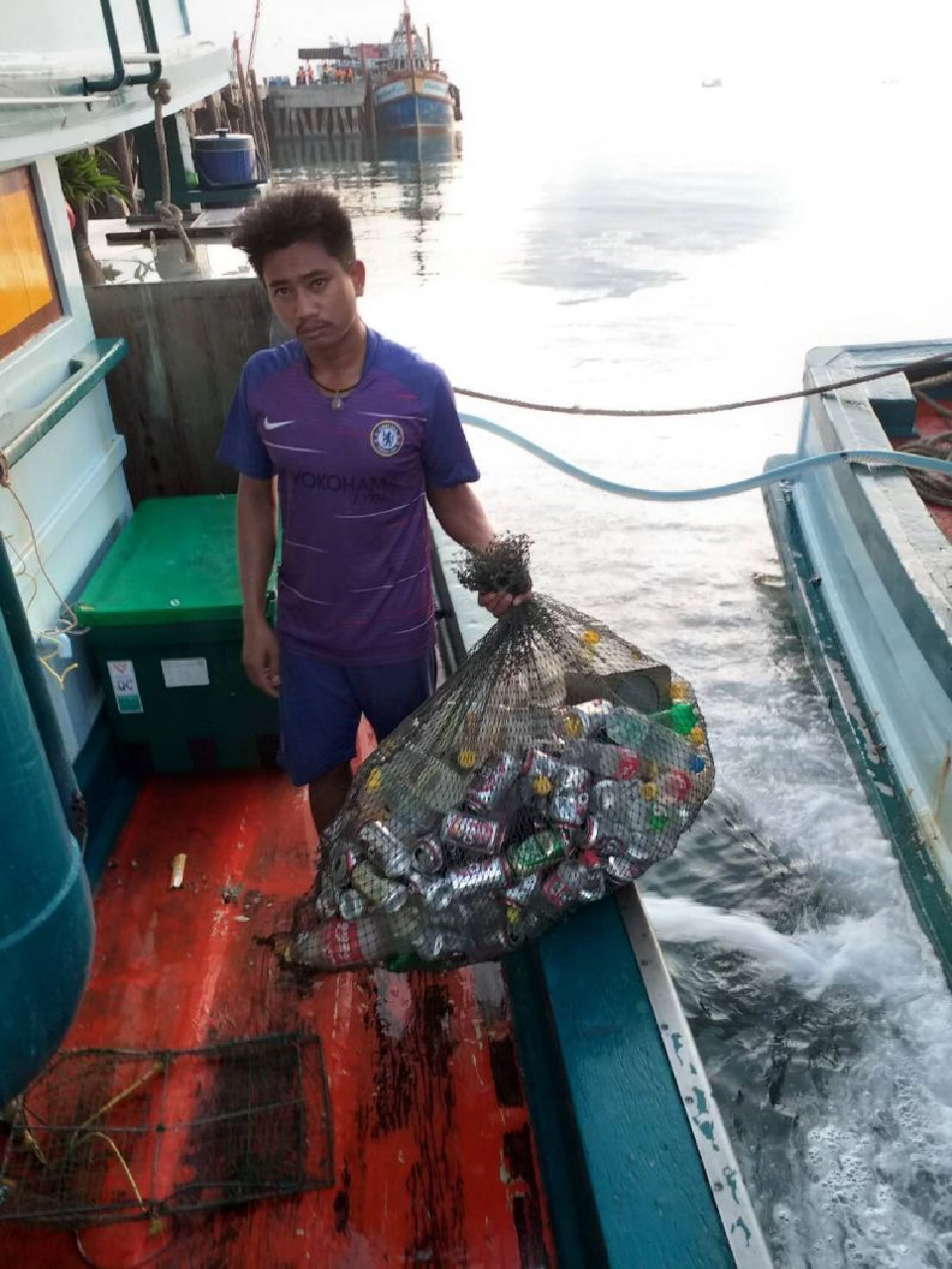 ‘ประมงไทย’ รวมใจเก็บขยะในทะเล