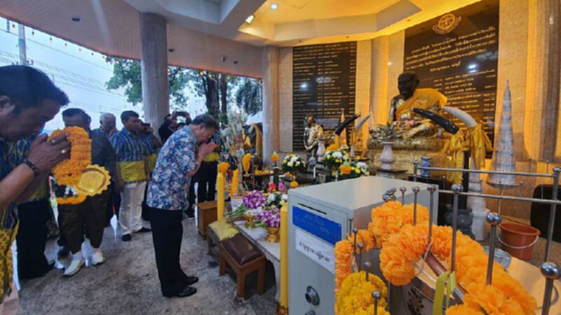 ‘ชวน’ เปิดงาน ‘สารทเดือนสิบ’ ครั้งที่ 21 ‘ชวน’ เปิดงาน ‘สารทเดือนสิบ’ ครั้งที่ 21