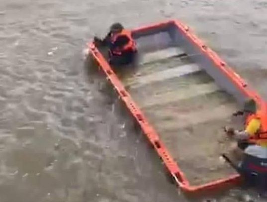 ระทึก!!! เรือกู้ภัยล่มที่อุบลฯ
