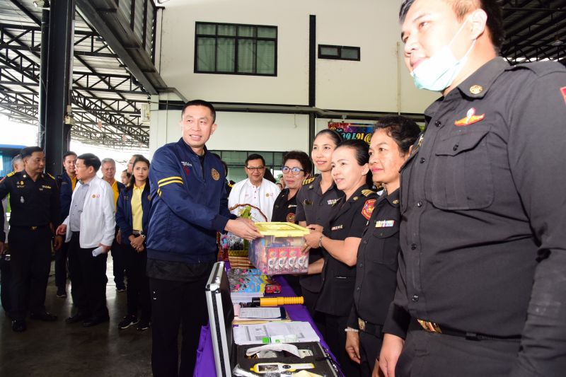 นายศักดิ์สยาม ชิดชอบ ตรวจการปฏิบัติงาน  จุดตรวจเข้มข้นรถโดยสารสาธารณะ (check point)