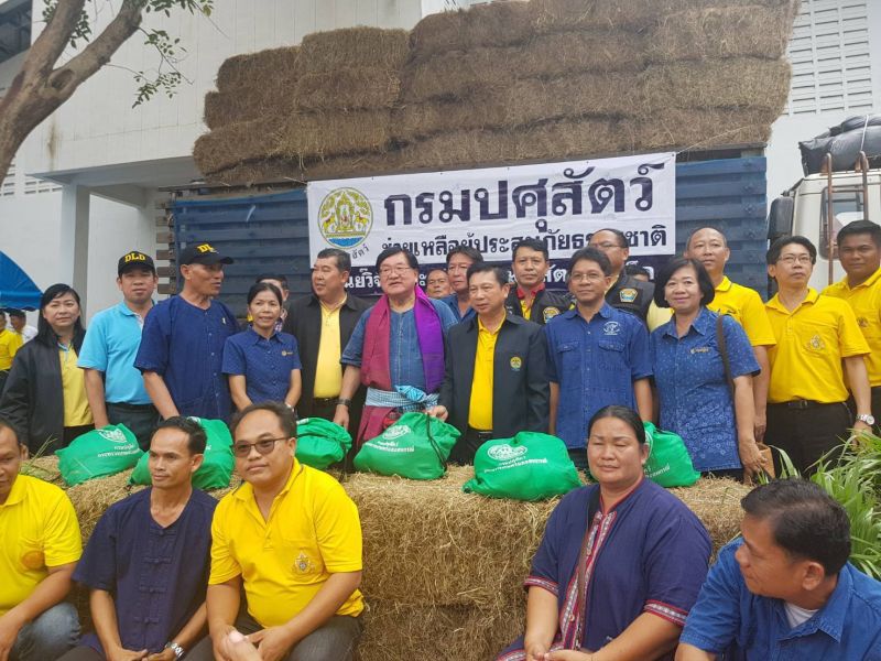‘ประภัตร’ลุยช่วยน้ำท่วมให้กำลังใจชาวบ้านที่เดือดร้อน!
